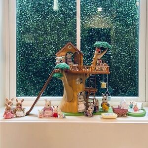 Calico Critter Tree House + Animal Families + Outdoor Accessories